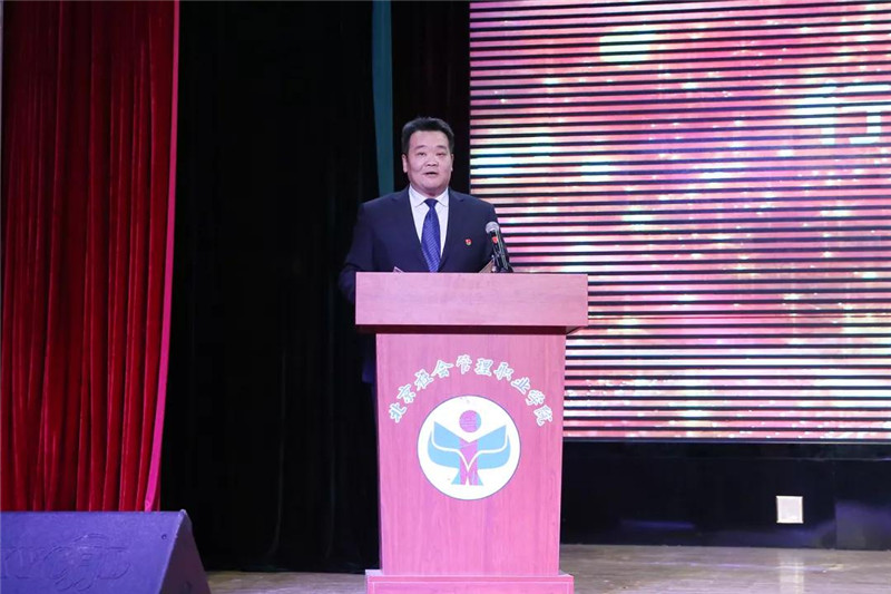 北京市东郊殡仪馆党支部书记、主任白峰作为行业代表发言
