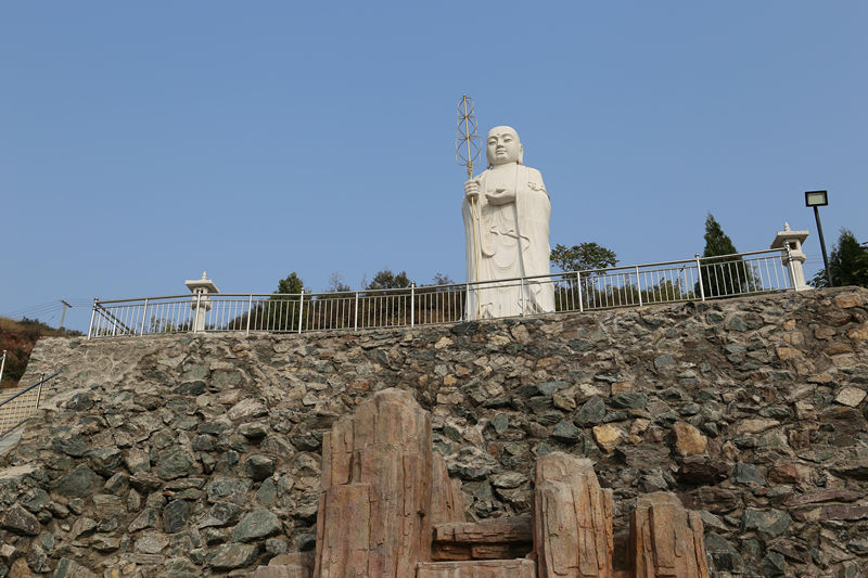 天安堂纪念园地藏王菩萨