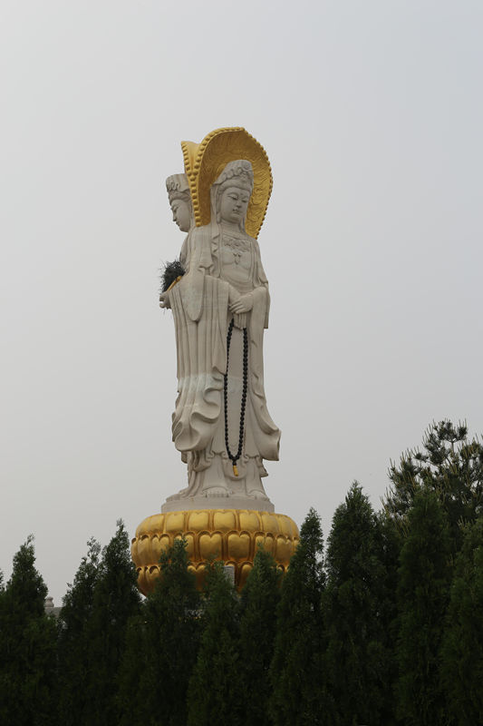 神岩山公墓观音雕像