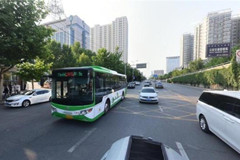316路公交车直通燕赵龙凤陵园，市民祭扫更为方便