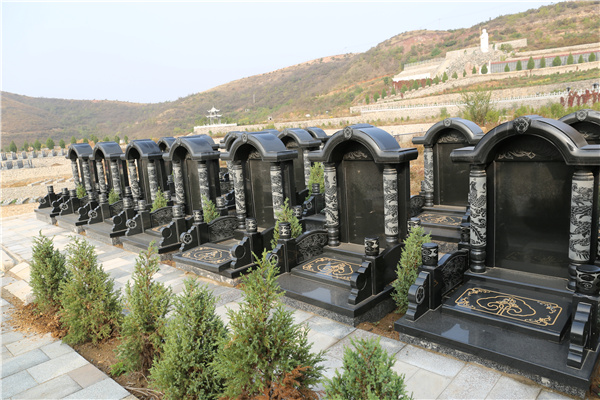神岩山公墓立碑起步2万多