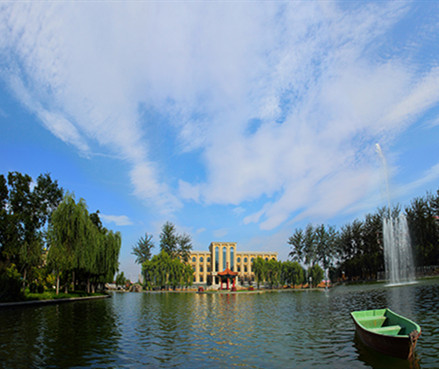 鹿泉县双凤山陵园景观图