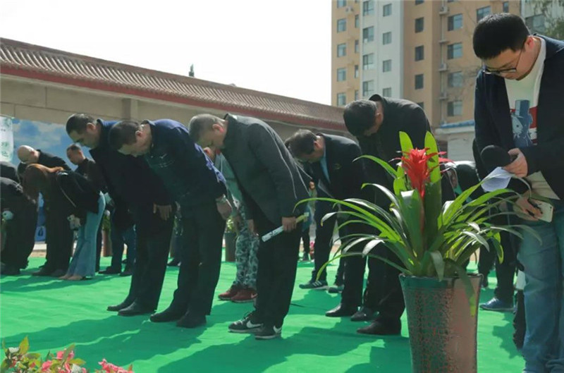 三鞠躬礼