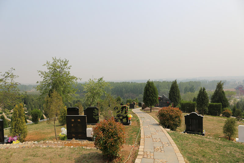 石家庄平山古中山陵园环境