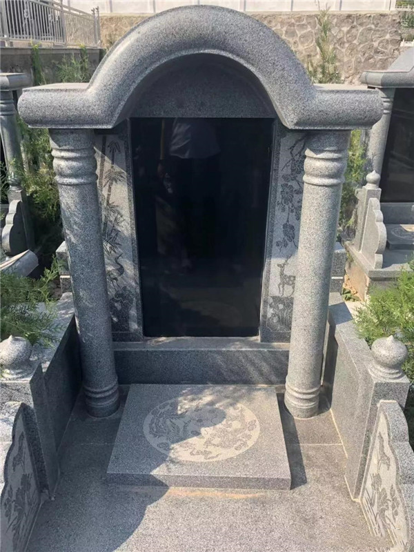 灰龙庭碑
