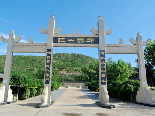 陵园大门