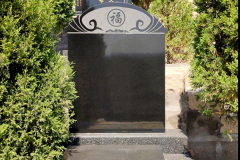 老人去世三周年日期是提前祭拜还是错后祭拜？