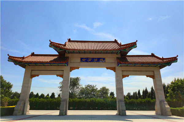 常山陵园大门