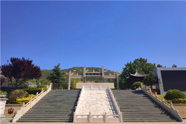 陵园大门