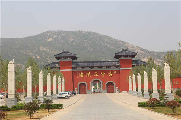 古中山陵园大门