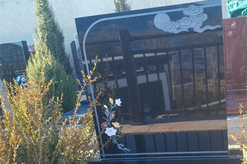 在石家庄灵寿福泽园公墓为亲人选一个浮云墓碑售价4万左右