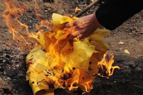 常山陵园：家人走了我们为什么要烧纸送纸钱？