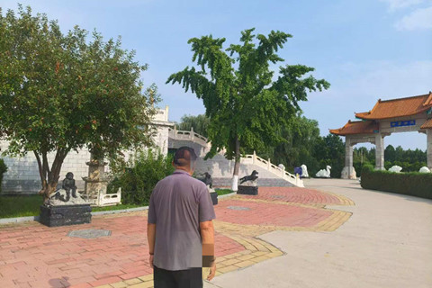 齐先生从石家庄常山陵园,给家人选块墓地
